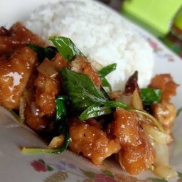 หมูกรอบโหระพา