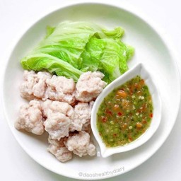 อาหารคลีน หมูสับก้อน ผักกาดขาว น้ำจิ้มซีฟู๊ดส์