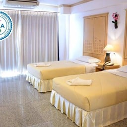 Cr.Maneerote Hotel