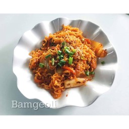 มาม่าผัดกิมจิ 라면김치볶음Korean Rayoen stir fried with kimchi