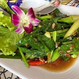 คะน้าปลาเค็ม