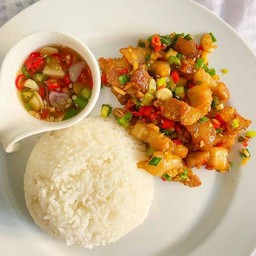 ข้าวสามชั้นคั่วพริกเกลือ