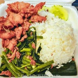 ผัดผักบุ้ง+ไก่ทอด ราดข้าว