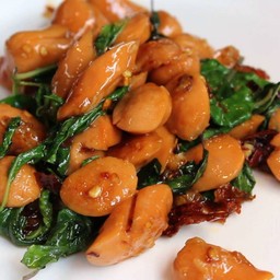 กระเพราไส้กรอก