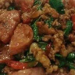 กระเพราแหนม