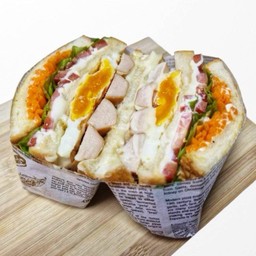 แซนวิช ไส้กรอก ไข่ดาว