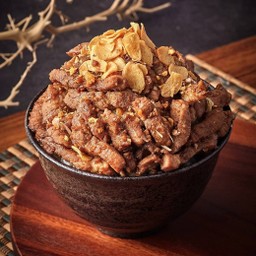 ข้าวหน้าหมูโคตรกระเทียม