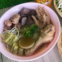 ก๋วยเตี๋ยวไก่ น่อง+ตีนไก่