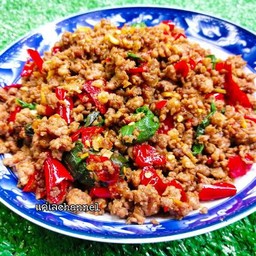 กระเพราหมู กับข้าว