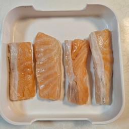 ท้องปลาแซลมอน(1 ถาด)