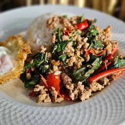 ข้าวราดกะเพราหมูสับจริงใจ