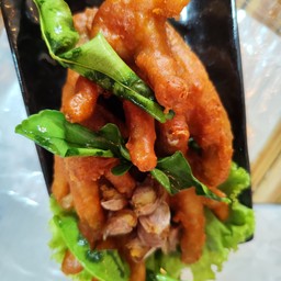 ตีนไก่ทอดกระเทียม