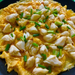 crab meat omelet ไข่เจียวเนื้อปูก้อน