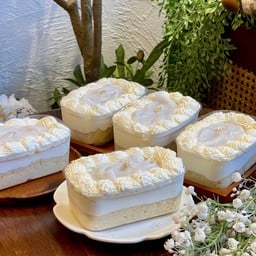 Coconut Cake - เค้กมะพร้าวครีมสด