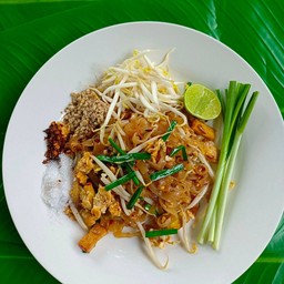 ผัดไทใส่เกี๊ยวกรอบ