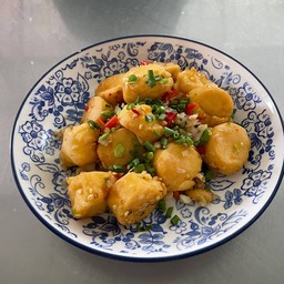 ้เต้าหู้ไข่ผัดพริกเกลือราดข้าว