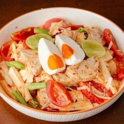 ตำหมูยอยอดมะพร้าวอ่อนซอสไข่แดงเค็ม