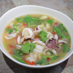 ปลาหมึกไข่นึ่งมะนาว