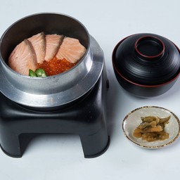 ข้าวอบหน้าแซลม่อน