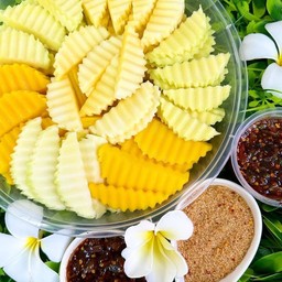 มะม่วง 4 สายพันธุ์พร้อมน้ำปลาหวานสูตรเด็ดเปรี้ยวหวานเค็มเผ็ดกำลังดีค่ะ