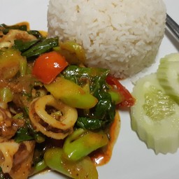 ข้าวเครื่องแกงหมึก