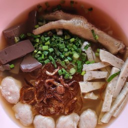ก๋๋วยจั้บญวญ เชท 2เลือกมี เลือด ตีนไก่ หมูยอ หมูเด้ง
