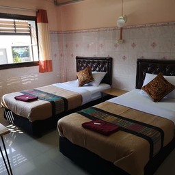 Cr. โรงแรมมิตรอารีย์ 2 แอนด์ การ์ เด้นท์ เฮ้าส์ รีสอร์ท