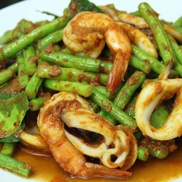 ผัดพริกแกง