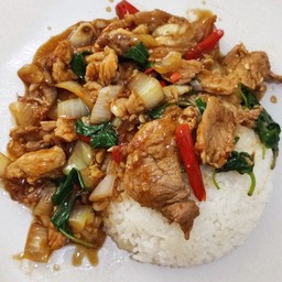 ข้าวกระเพราหมูหมัก