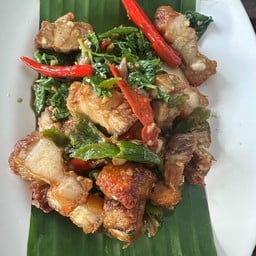 กระเพา หมูกรอบ