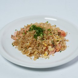 ข้าวผัดแซลม่อนกระเทียม