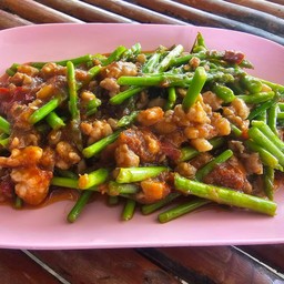 พริกแกงหมูสับ