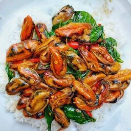 หอยแมลงภู่ผัดโหระพา