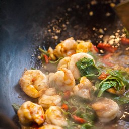 ข้าวหน้ากะเพรากุ้งแชบ๊วย