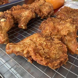 ไก่ทอดหาดใหญ่ตาม่อนของแทร่ เซเว่นไผ่ต่ำ