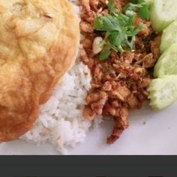 ข้าวไก่ทอดกระเทียม(นุ่ม)ไข่เจียว