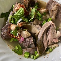 ต้มเครื่องในหมู