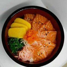 ข้าวหน้าแซลมอนสี่สหาย