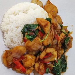 ข้าวกระเพราลูกชิ้น