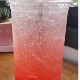 สตอเบอรี่โซดา