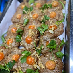 หมูสับหน้าไข่แดงนึ่งโรยกระเทียมเจียว 1ชิ้น