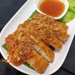 สามชั้นทอดน้ำปลา