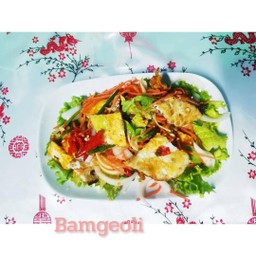 ยำไข่ดาว Fried egg salad