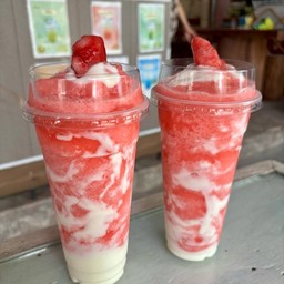 สตอเบอรี่โยเกิร์ต