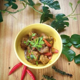 ผัดเผ็ดกระดูกอ่อน (หมู)