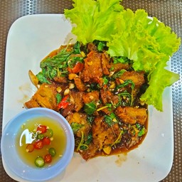 กะเพาหมูกรอบ