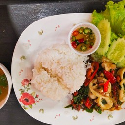 กะเพาทะเลราดข้าว