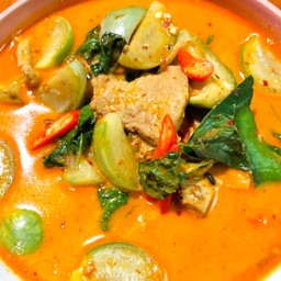 แกงเผ็ดมะเขื่อ