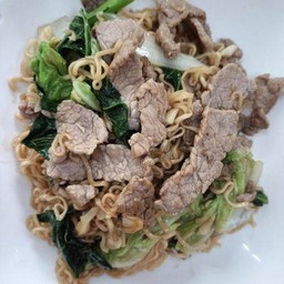 มาม่าผัดขี้เมาเนื้อ