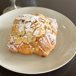 ALMOND CROISSANT
